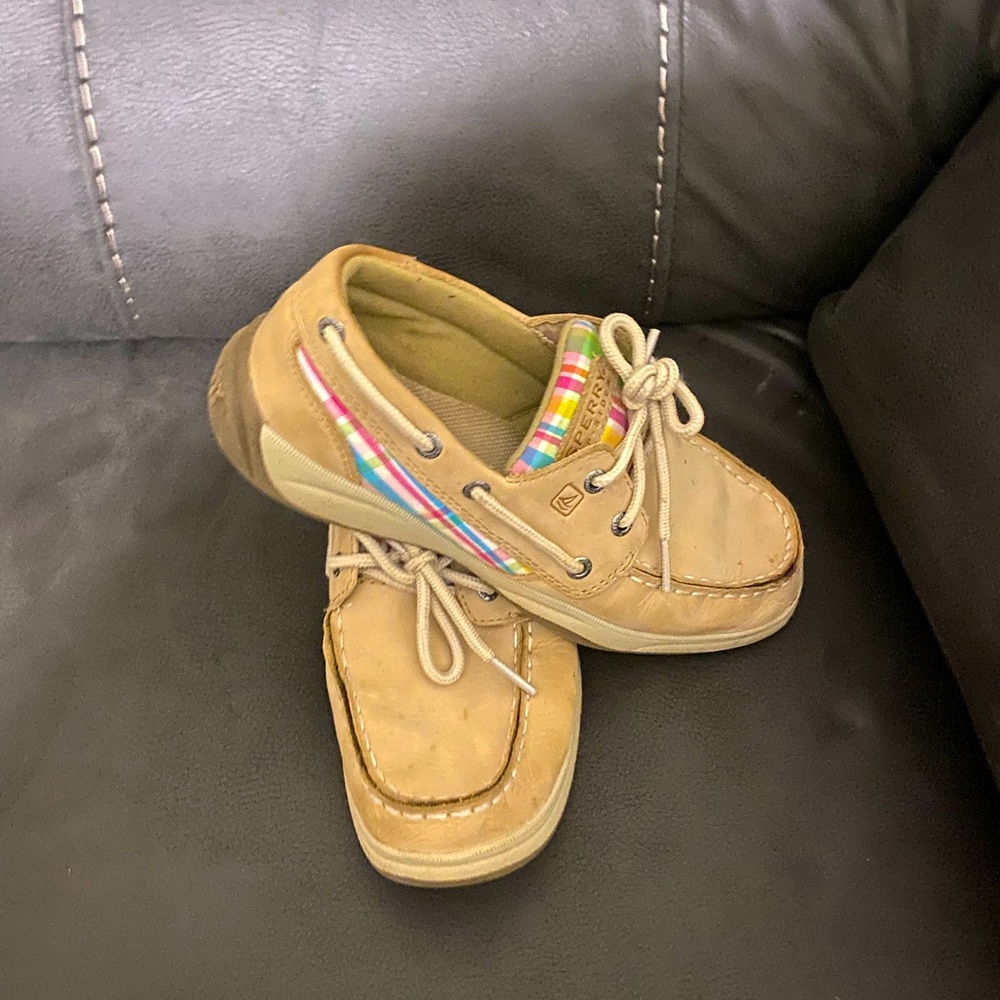Size 3.5 girls Sperry’s